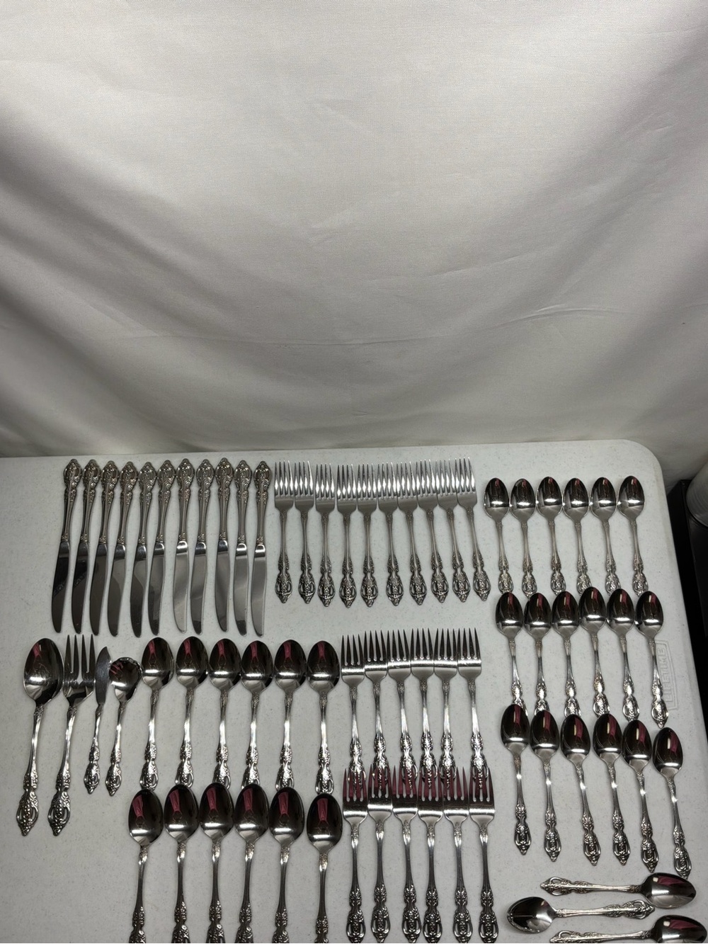 Oneida SSS Silverware 70 Piece Set Renior Pembrooke